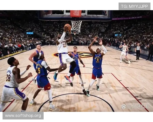 [NBA]詹姆斯长传前场 戴维斯接球轻松扣篮.