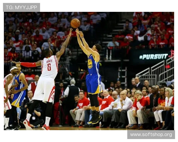 罗布·爱德华兹将与球员进行谈话 罗布·爱德华兹将与球员进行谈话